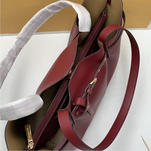 MICHAEL KORS
Emilia Large Pebbled Leather Shoulder Tote Bag
COLOR DARK CHERRy - Picture 6 of 16